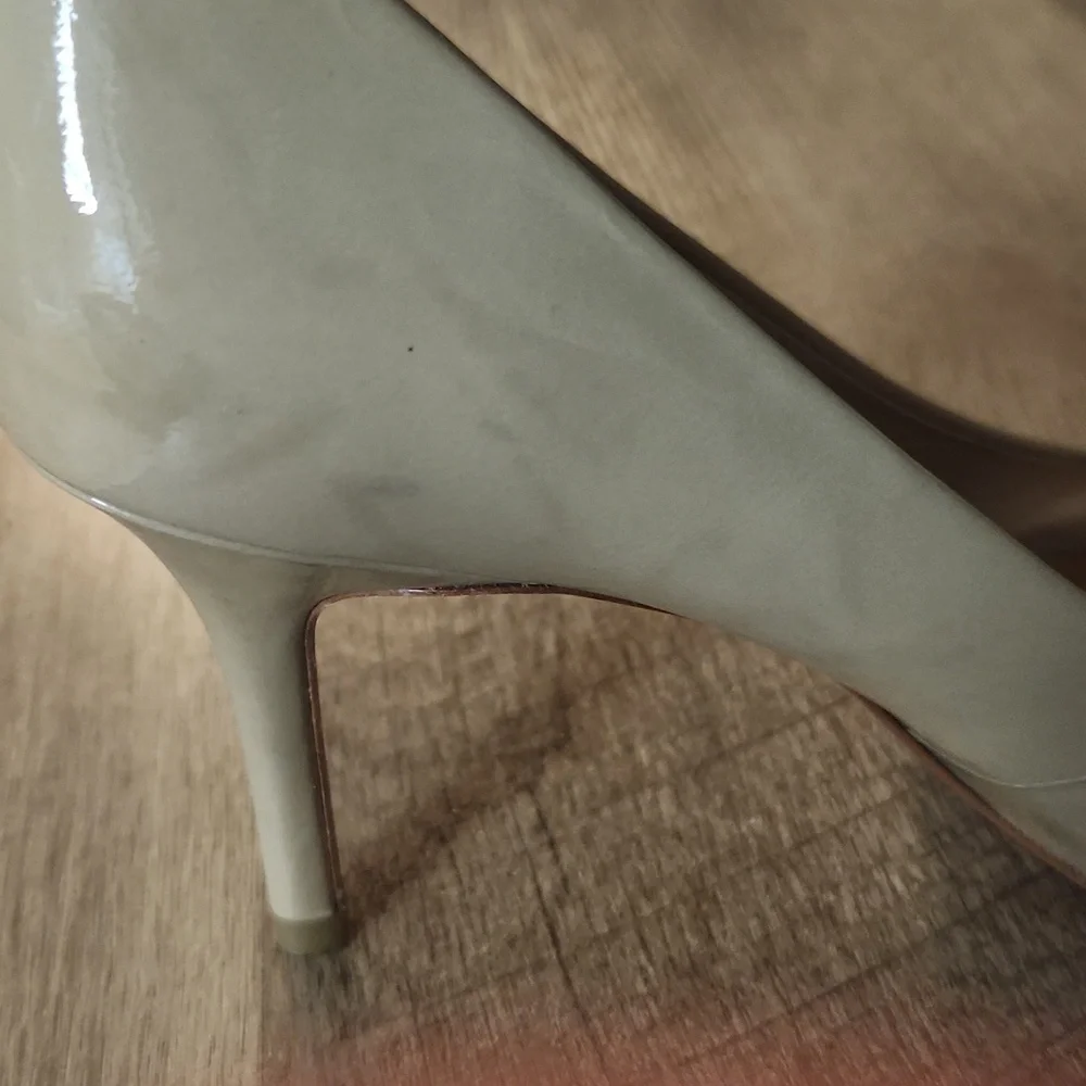 Coach Patent Leather Pumps. Size 9 - Picture 5 of 8